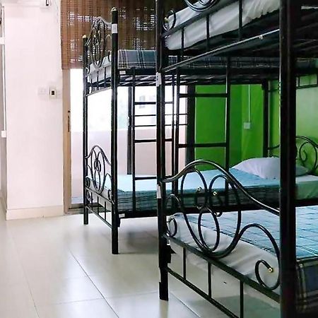 The Twins Hostel Bangkok Exterior photo
