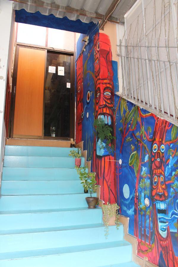 The Twins Hostel Bangkok Exterior photo