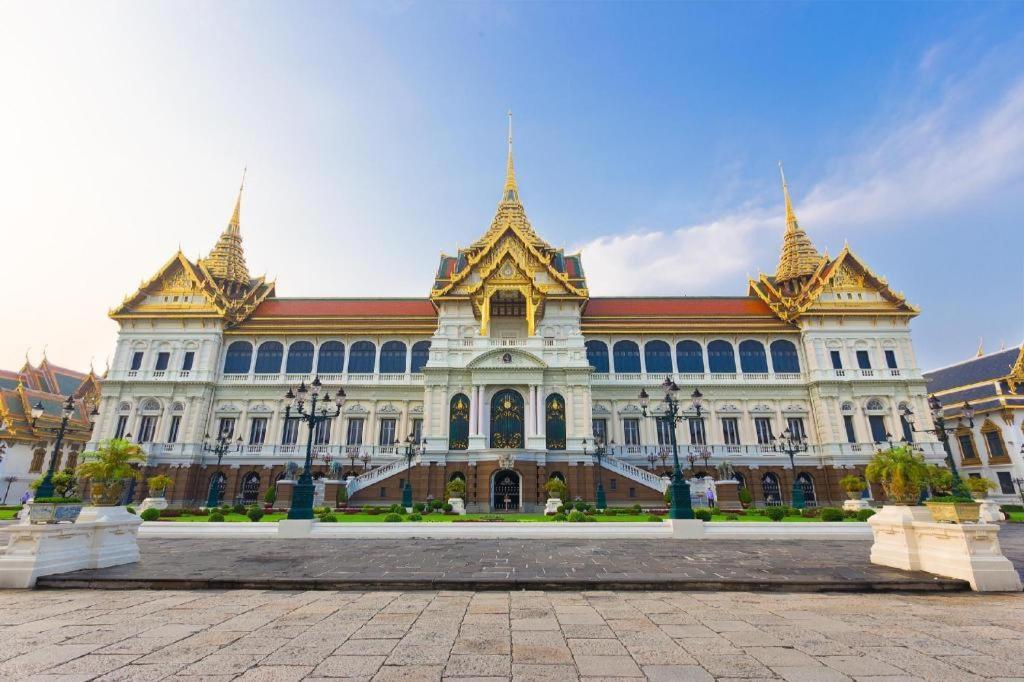 The Twins Hostel Bangkok Exterior photo