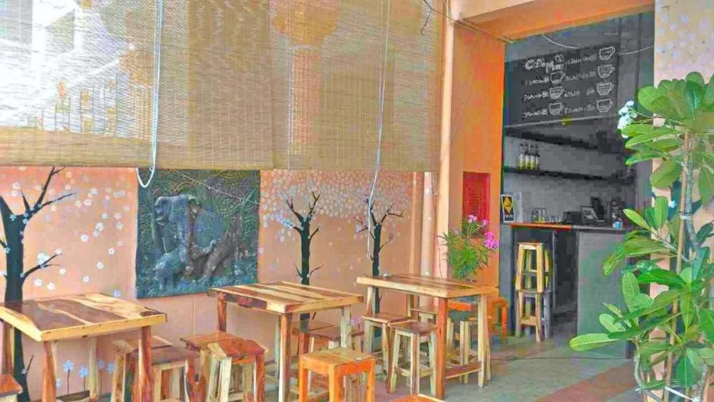 The Twins Hostel Bangkok Exterior photo