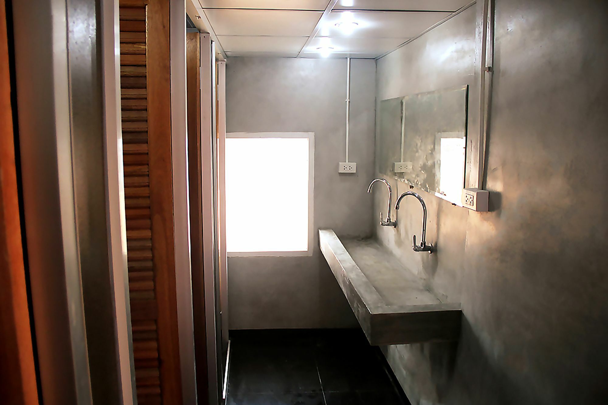 The Twins Hostel Bangkok Exterior photo